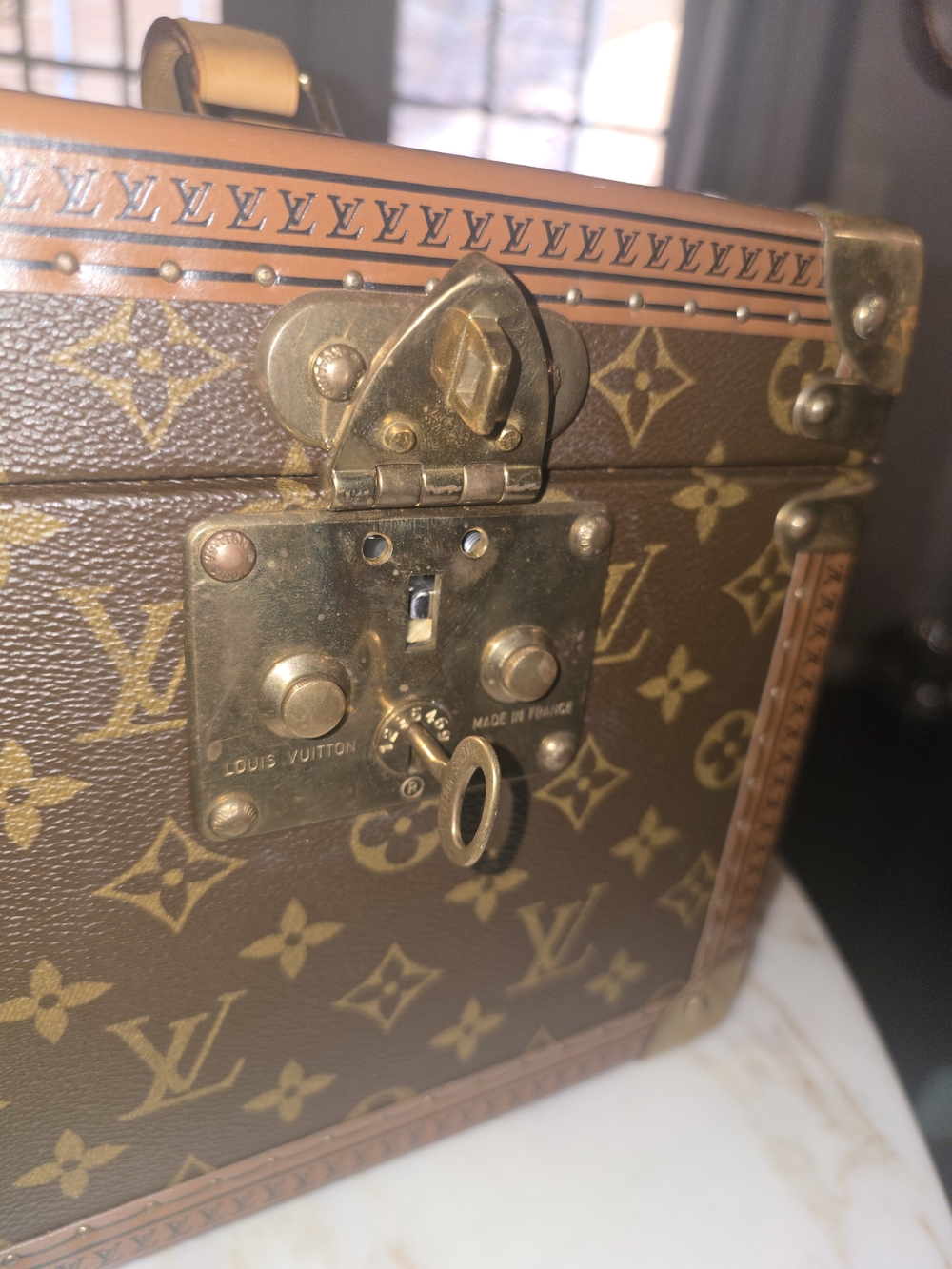 Louis Vuitton Handbag Luxury Designer Size: Large